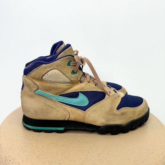 Nike ACG Air Women’s 1993 Caldera Hiking High Top Lace Up Suede Boot - Picture 1 of 10